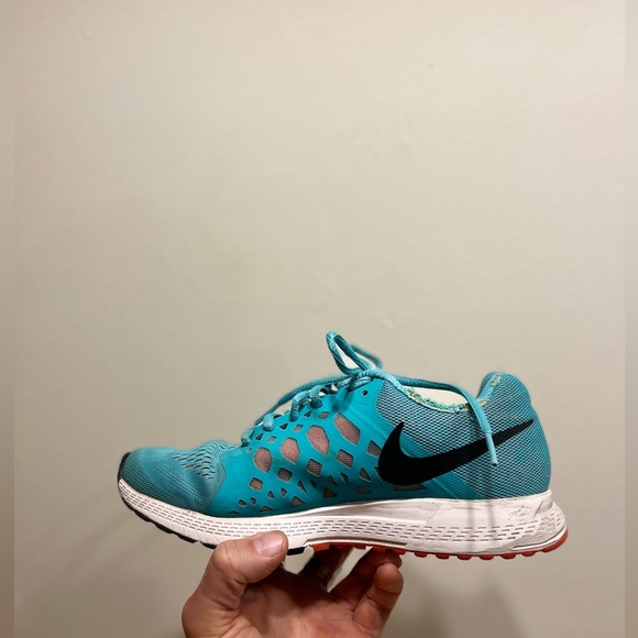 Vintage condition womens Nike Pegasus 31 runners in light blue with pink accents - Picture 3 of 5